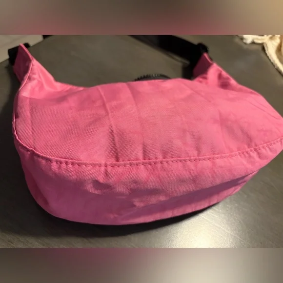 BAGGU small nylon crescent shoulder bag in azalea pink - Picture 4 of 5